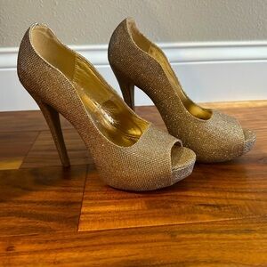 Shi by Journeys Elegant Gold Glittery Peep-Toe Heels size 9